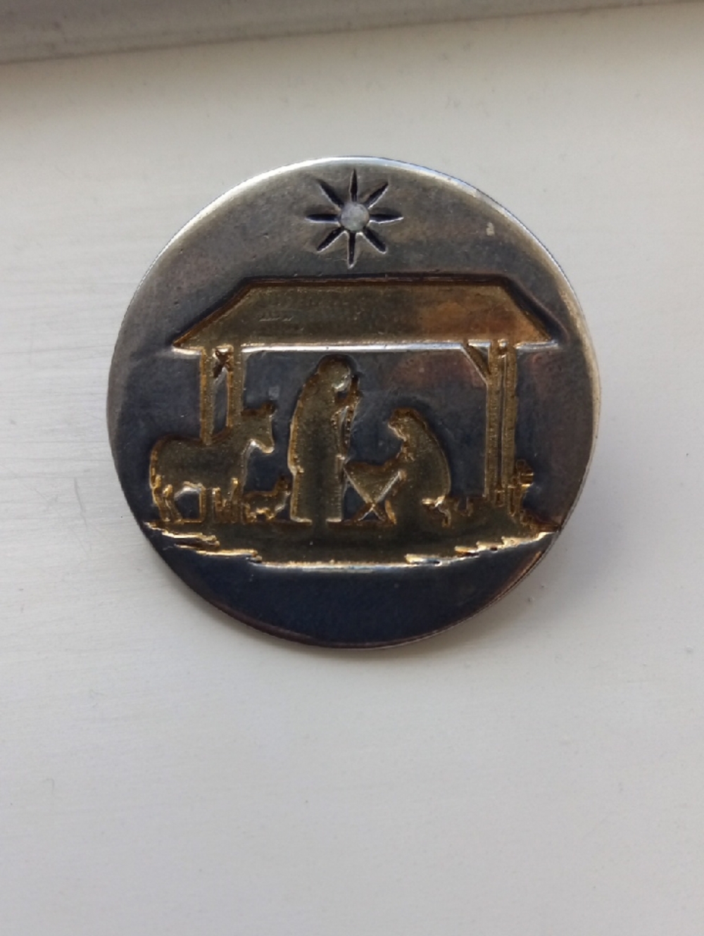 Vintage Silver Tone Religious Manger Christmas Mary Joseph Jesus Pin Pendant